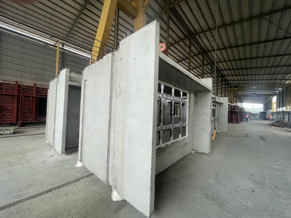 Precast facade panel