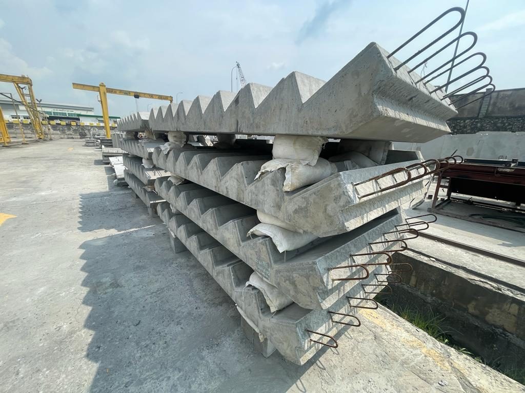 Precast staircase flight